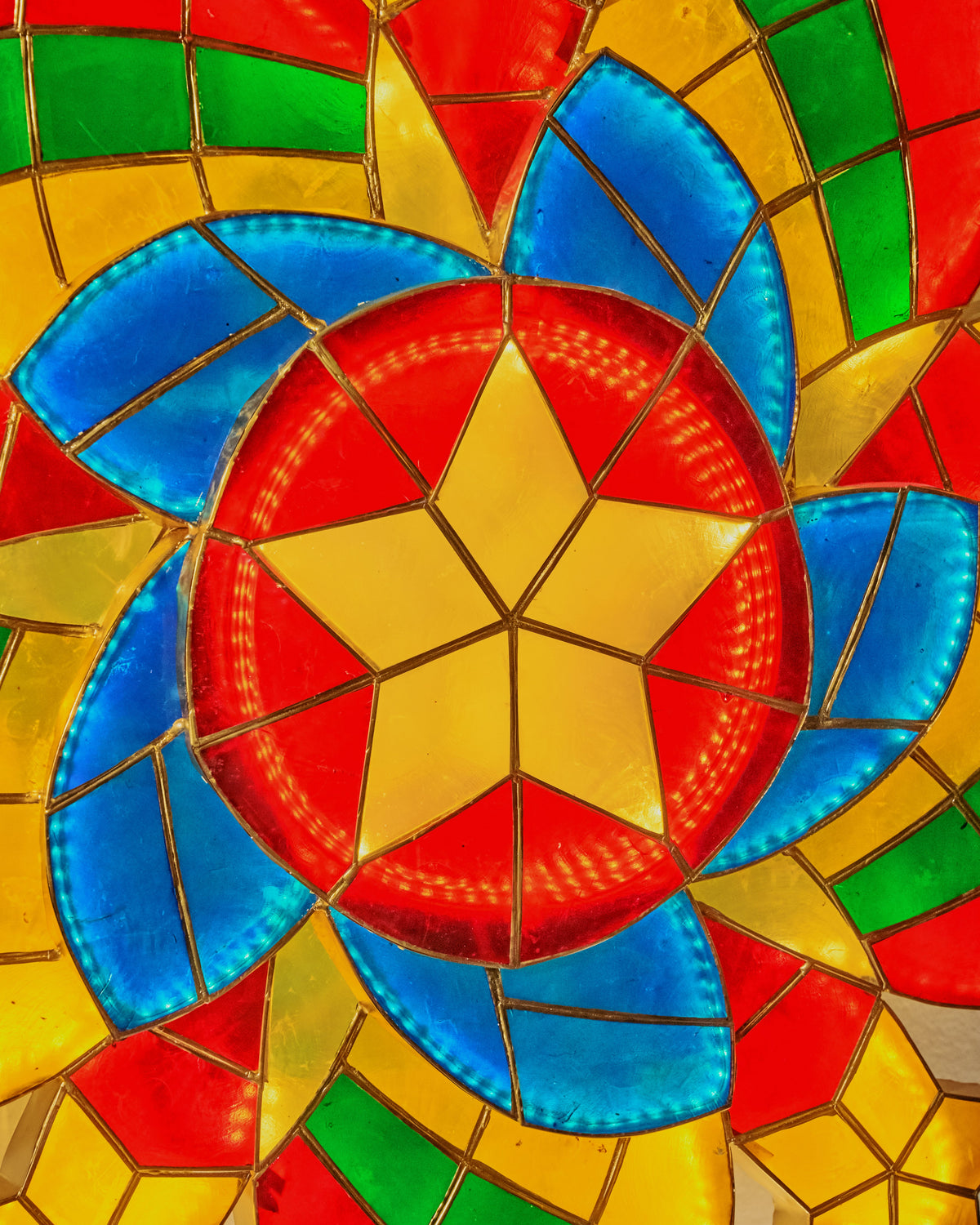 Elysee Special Capiz Parol